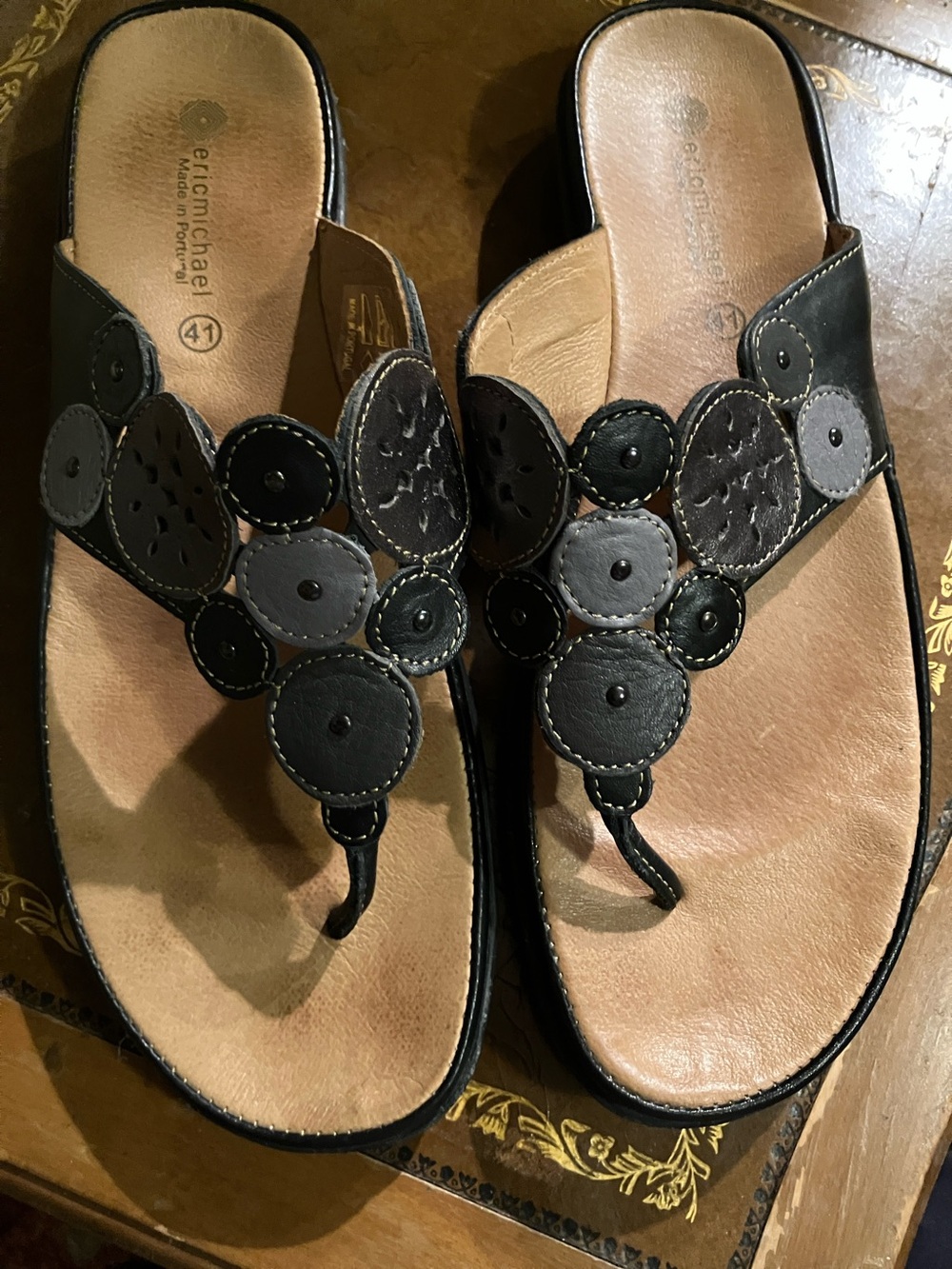 Eric Michael Black Leather Circle-Accent Thong Sandals